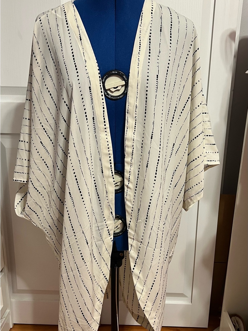 eesome Cream Open-Front Kimono with Black Dot Stripes